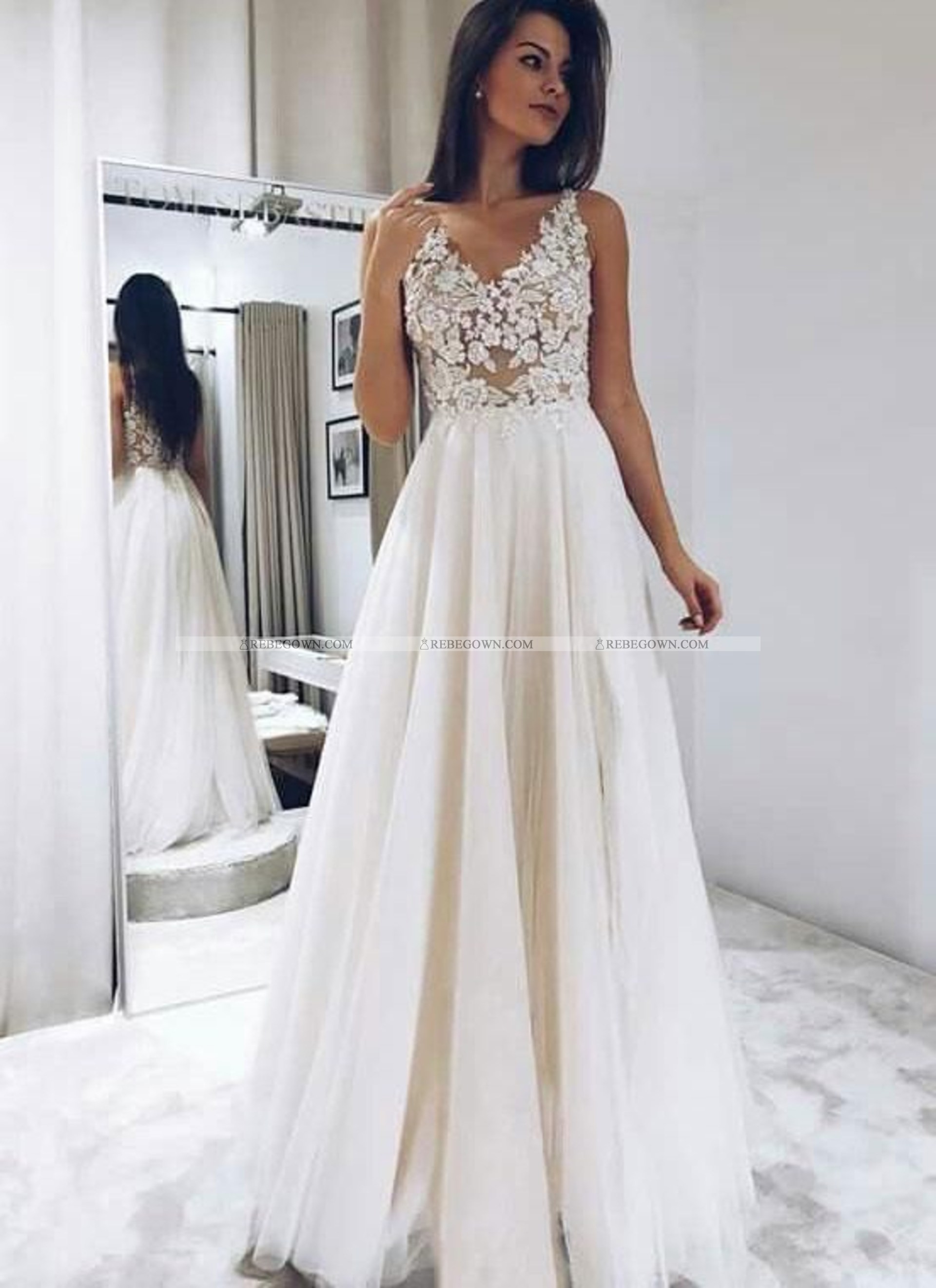 2023 Cheap A-Line Wedding Dresses Tulle V-Neck Floor Length Lace Beach