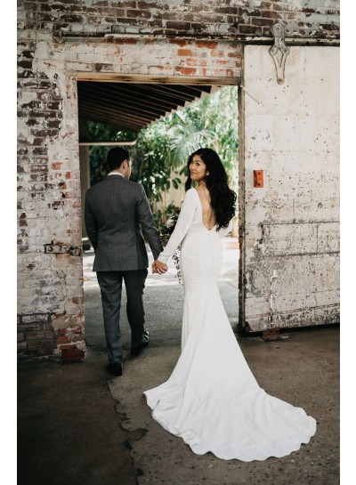 2024 Classic Wedding Dresses Sheath Long Sleeves Satin Backless Long Bridal Gowns