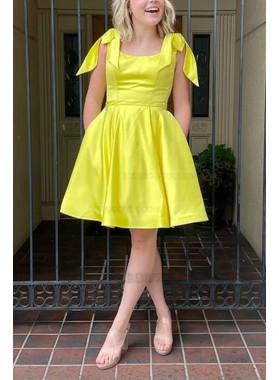 2023 A-line Satin Daffodil Crew Neck Sleeveless Short Homecoming Dresses With Pockets