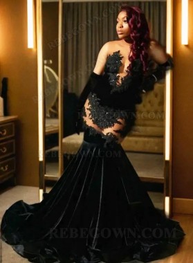 2024 Black Velvet Prom Dresses with Sheer Embroidered Panels and Mermaid Silhouette